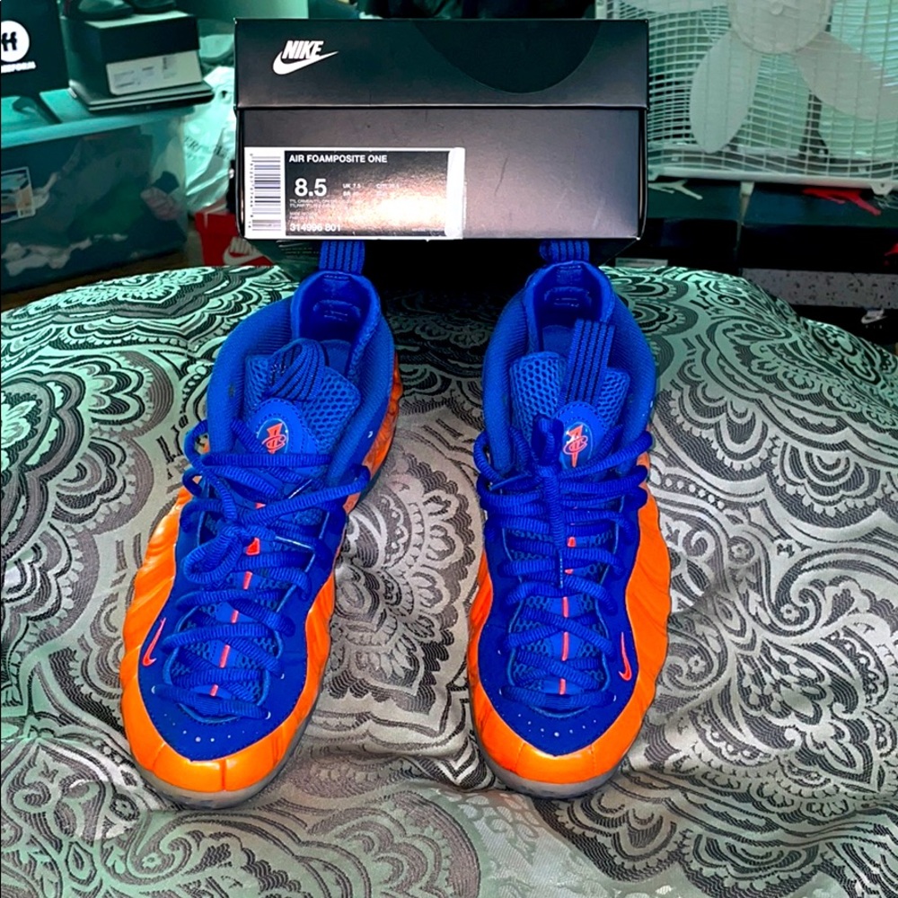 Men Size 8.5 New York Knicks Air Foamposite one